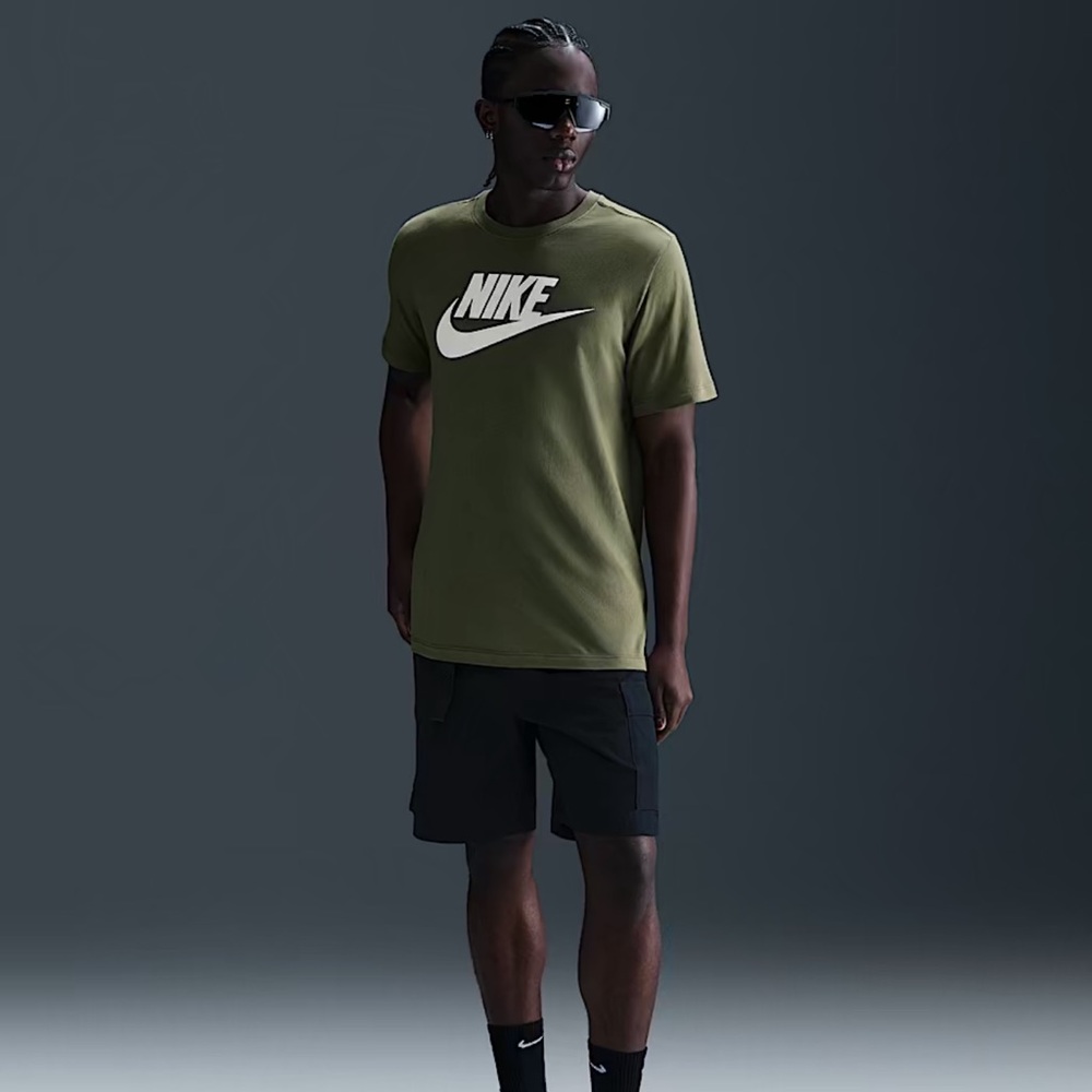 Nike Sportswear Men's Logo T-Shirt Size Medium